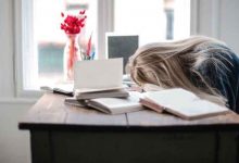 علت خواب آلودگی طی روز با وجود داشتن خواب بسنده