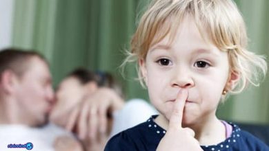 بوسیدن همسر جلوی بچه ها چه فواید و معایبی دارد؟