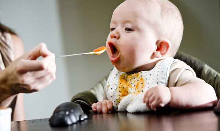تغذیه نوزاد تا شش ماهگی