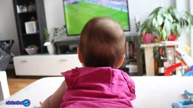 تلویزیون دیدن نوزادان