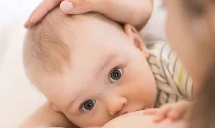تاثیر شیر مادر بر جسم و روان نوزاد