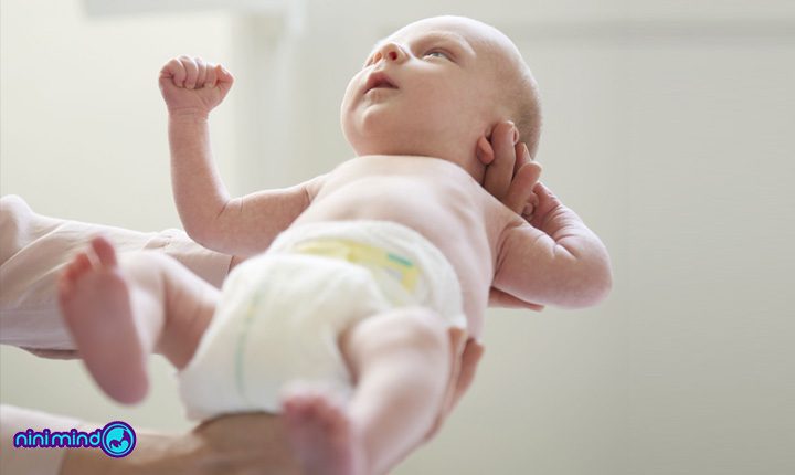 بازتاب مورو نوزاد برای چیست؟ | چگونگی ایجاد رفلکس مورو در نوزاد