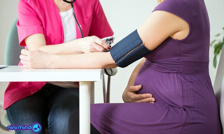 فشار خون در بارداری | علائم و راه های کاهش فشار خون مادر حامله