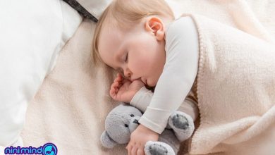 مکیدن انگشت نوزاد