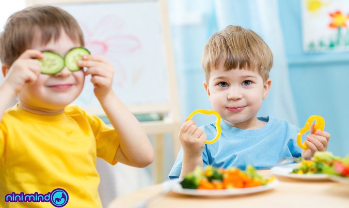 تشویق کودک به غذا خوردن