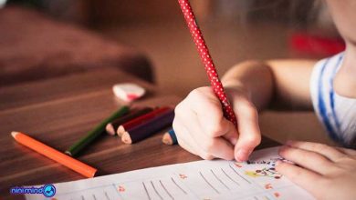 مداد دست گرفتن کودک