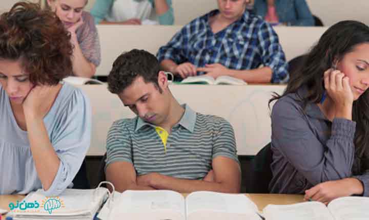 خوابیدن دانش آموز